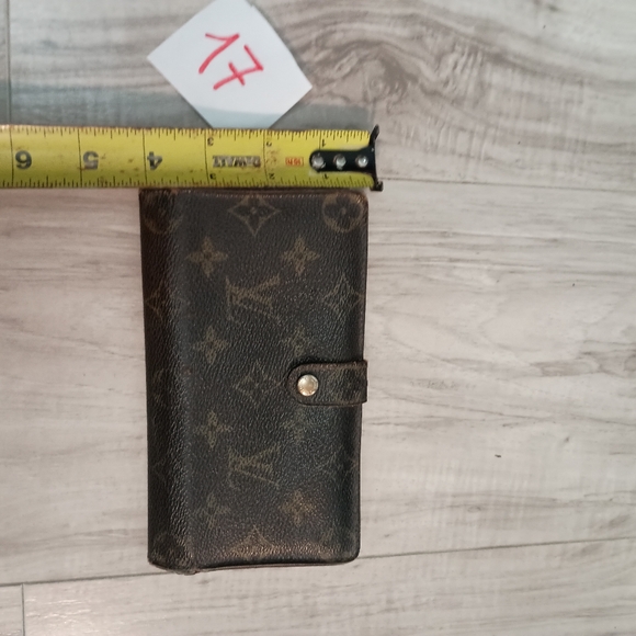 Authentic Louis Vuitton Viennois Kisslock Wallet - Picture 15 of 15
